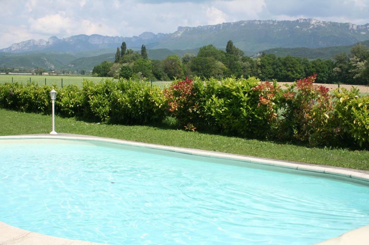 Le Domaine Des Rouges Queues Chateaudouble (Drome)